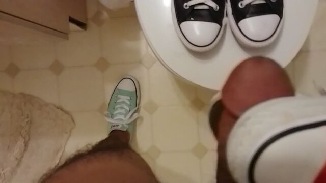 Huge cum load on xhi converse chucks sneakers