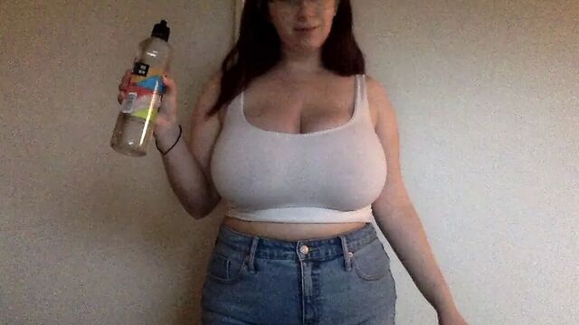 Chubby boober MM in wet t-shirt