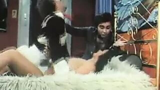 Lass Jucken (Group sex erotic scene)