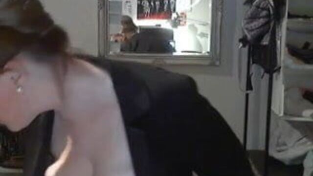 Big Beautiful Woman shows her great Body...