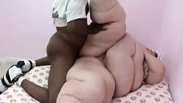 Sexy Mae vs Rock Tha Icon