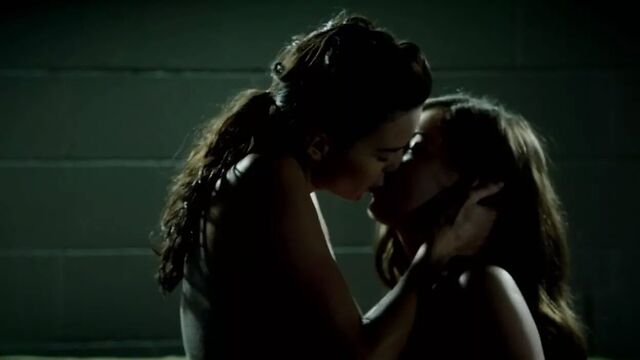 Kit Willesee orgasmic lesbian sex scene