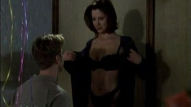 Mira Sorvino nude scene