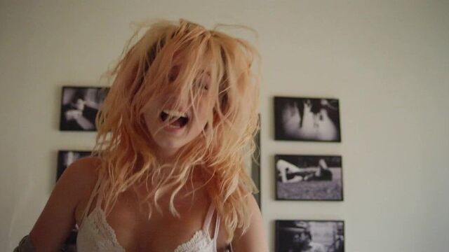 Ana de Armas Por Un Punado De Besos (ES-2014)