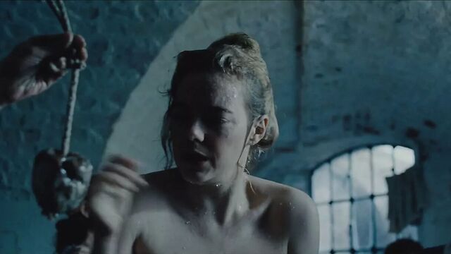 Emma Stone naked,sexy scenes in The Favourite
