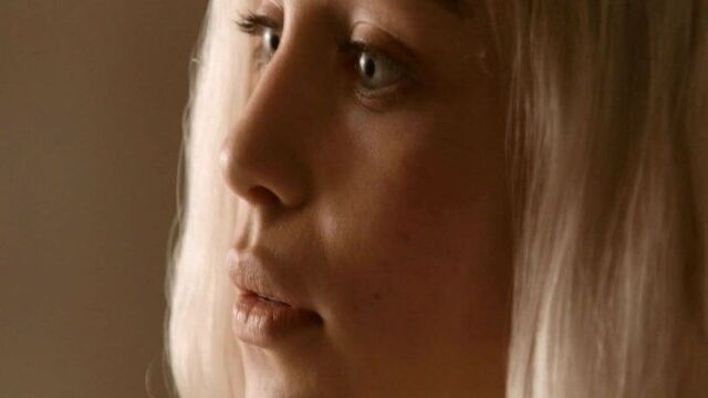 Sexy Emilia Clarke (khaleesi) nude tits and ass