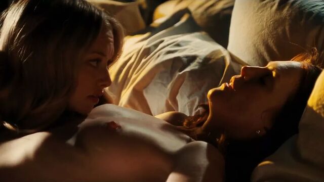 Julianne Moore, Amanda Seyfried - Chloe (2009)