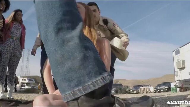 India Menuez and Roberta Colindrez in I Love Dick - S01E06