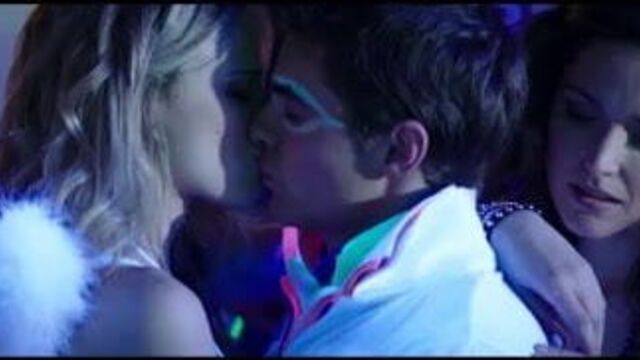 Halston Sage - Hot Scene