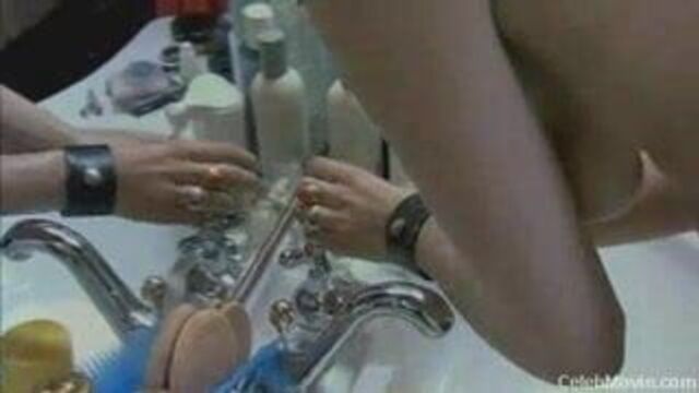 Scarlet Diva smokin hot