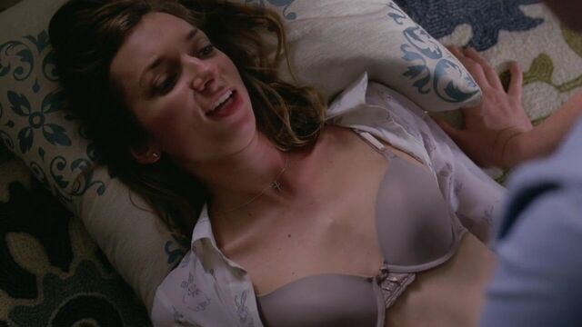 Lauren Lapkus - Crashing S01E01 (2017)