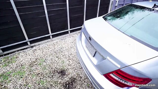 Young black dude scores hot MILF