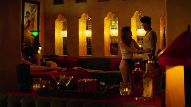 Bella Thorne shows some of her tits