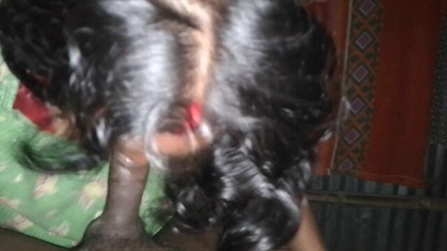 Soya tha nai bhabhi ne aakar pen khol kar land chusne Laga