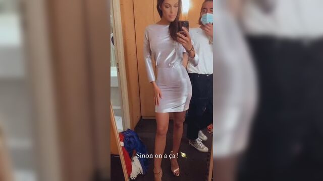 Iris Mittenaere sexy robe grise argent