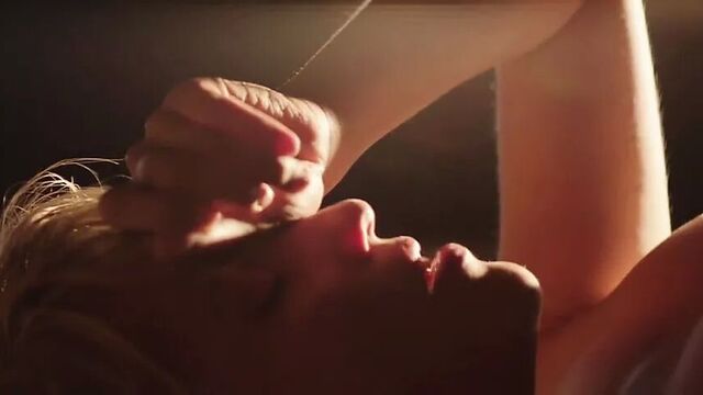 Dianna Agron Bare Sex Scene (reduced music)