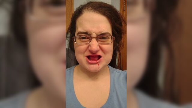 Tying a Cherry Stem without Teeth