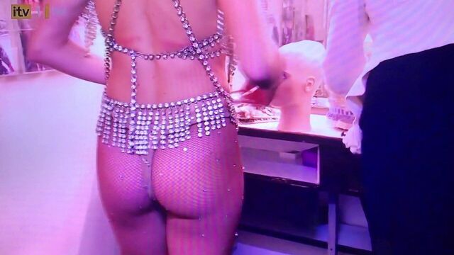 Amanda Holden shows her ass