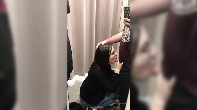 Olivia en el probador con el novio