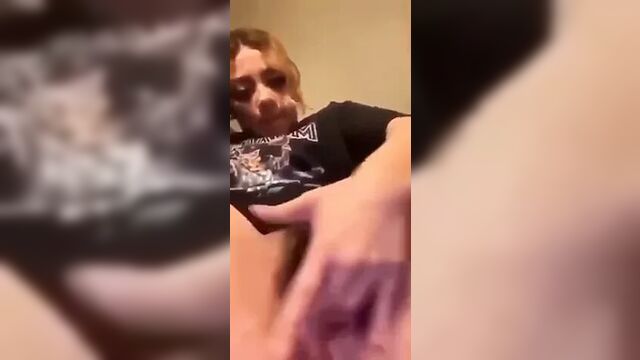 Famous chick tiuwettz