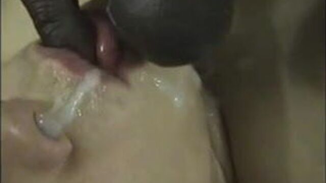 Cuckoldress getting a big nasty black facial