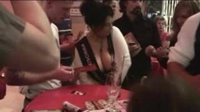 CV signing autographs.