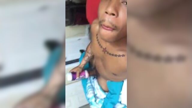 Guy jerks off with Fleshlight o Periscope