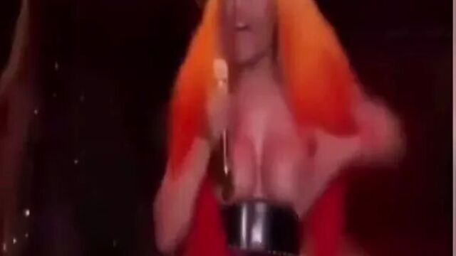 Nicki Minaj - Nip Slip