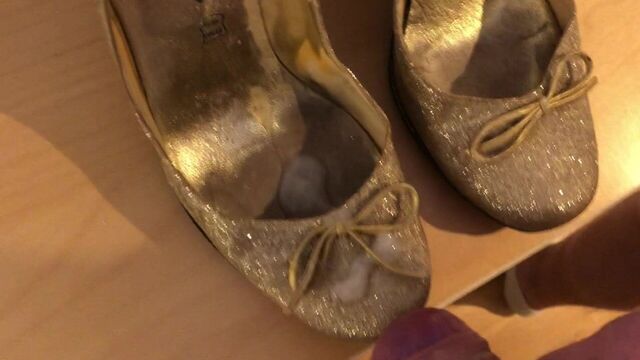 Cum on GF golden glitter High Heels, ....huge Load