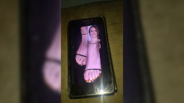 ANDI MATICHAK SEXY FEET MASSIVE CUMSHOT